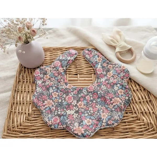 Bavoir naissance fleur coton imprimé et éponge