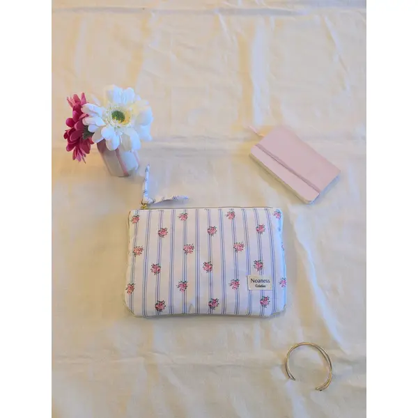 Pochette maquillage artisanale fleurie- trousse beauté avec passepoil doré- pochette zippée fait main