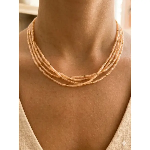 Collier 4 rangs perles beiges et dorées, fait main, élégant et raffiné, neuf