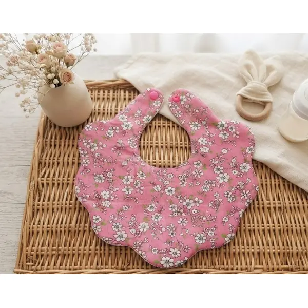 Bavoir naissance fleur coton imprimé et éponge