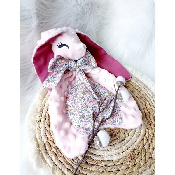Doudou petit lapin rose clair