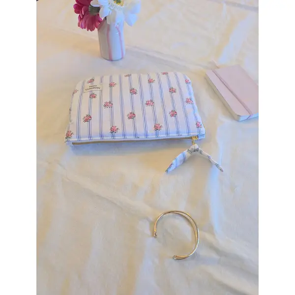 Pochette maquillage artisanale fleurie- trousse beauté avec passepoil doré- pochette zippée fait main