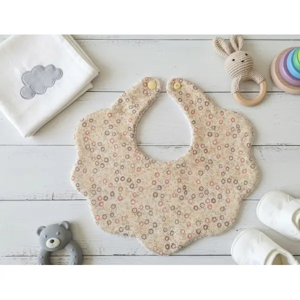 Bavoir naissance fleur coton imprimé et éponge