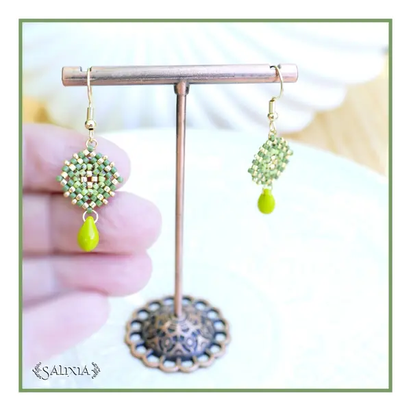 Boucles d'oreilles granny square perles de verre japonaises dormeuses ou crochets acier inoxydable doré (#bo987)