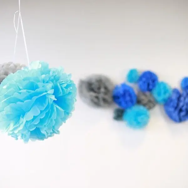 Pompon Papier Soie À Suspendre Bleu Roi 30 Cm x2 - Skylantern.Fr