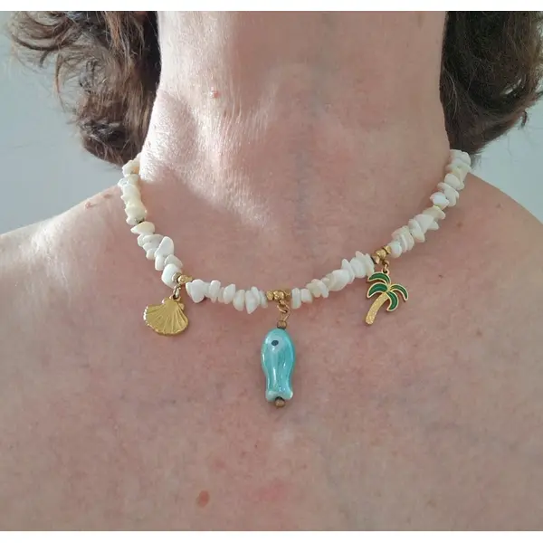 Collier chips nacre et breloques