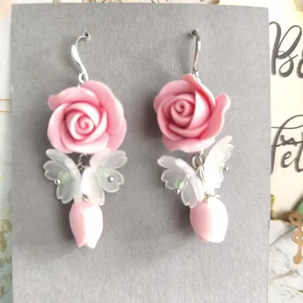 Les boucles d'oreilles " les roses"