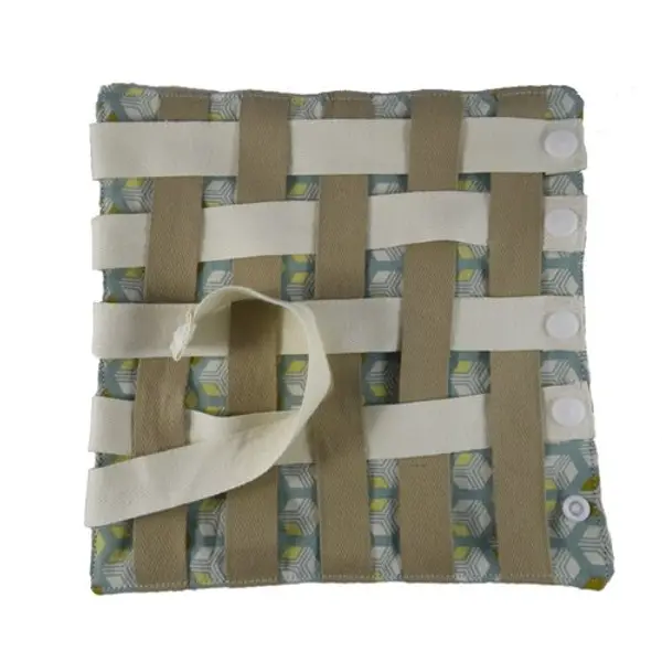Jeu de tissage vert et beige d'inspiration montessori