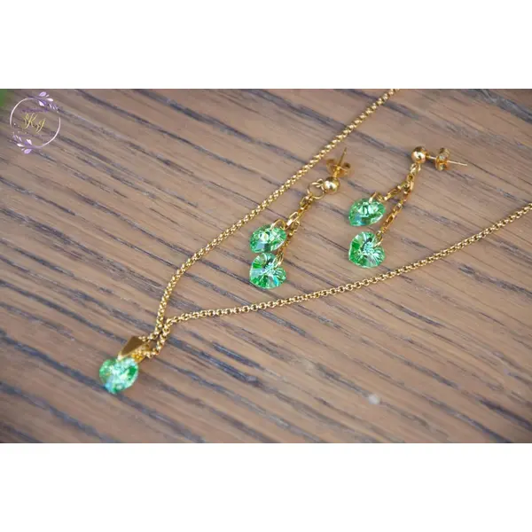 Parure "coeur peridot" code : destock50 acier 316l et cristal autrichien 45 cm bijoux femme assembler mains (998