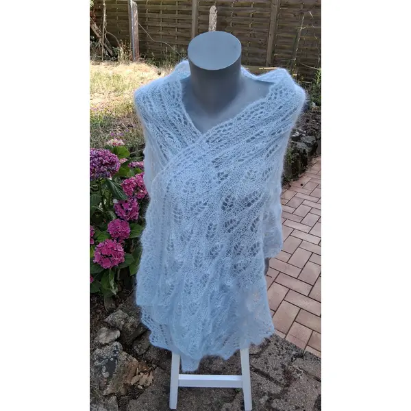 Etole soie et mohair bleu ciel tricotee mains