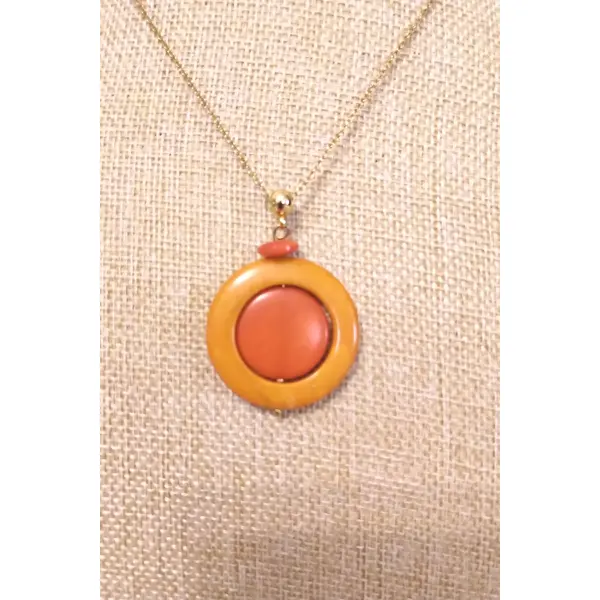 Collier ivoire végétal artisanal orange et jaune doré orangé .